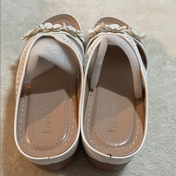 Ecetana Elegant White Floral Women's Sandals - Picture 3 of 8